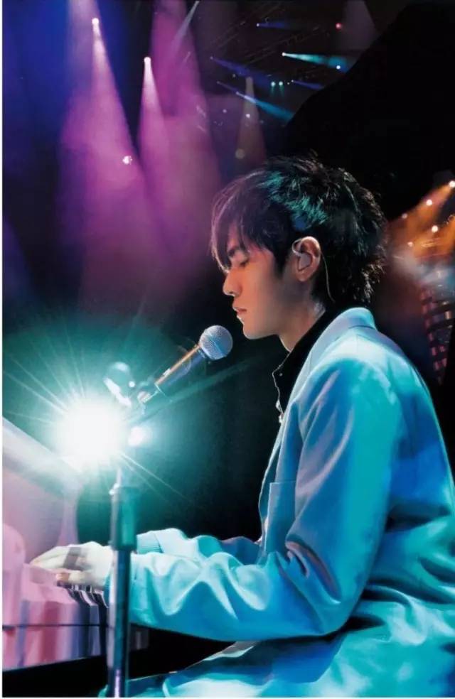 最新男人歌曲,最新男人歌曲，高科技音樂之旅的前沿體驗(yàn)
