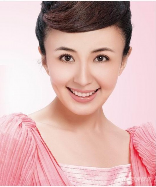 楊童舒最新優(yōu)雅照片亮相熒屏，氣質(zhì)再現(xiàn)驚艷眾人