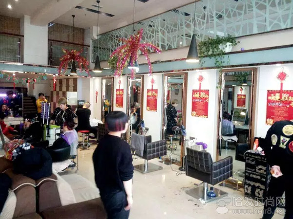 鞍山最新發(fā)廊外兌現(xiàn)象，深度思考背后的啟示
