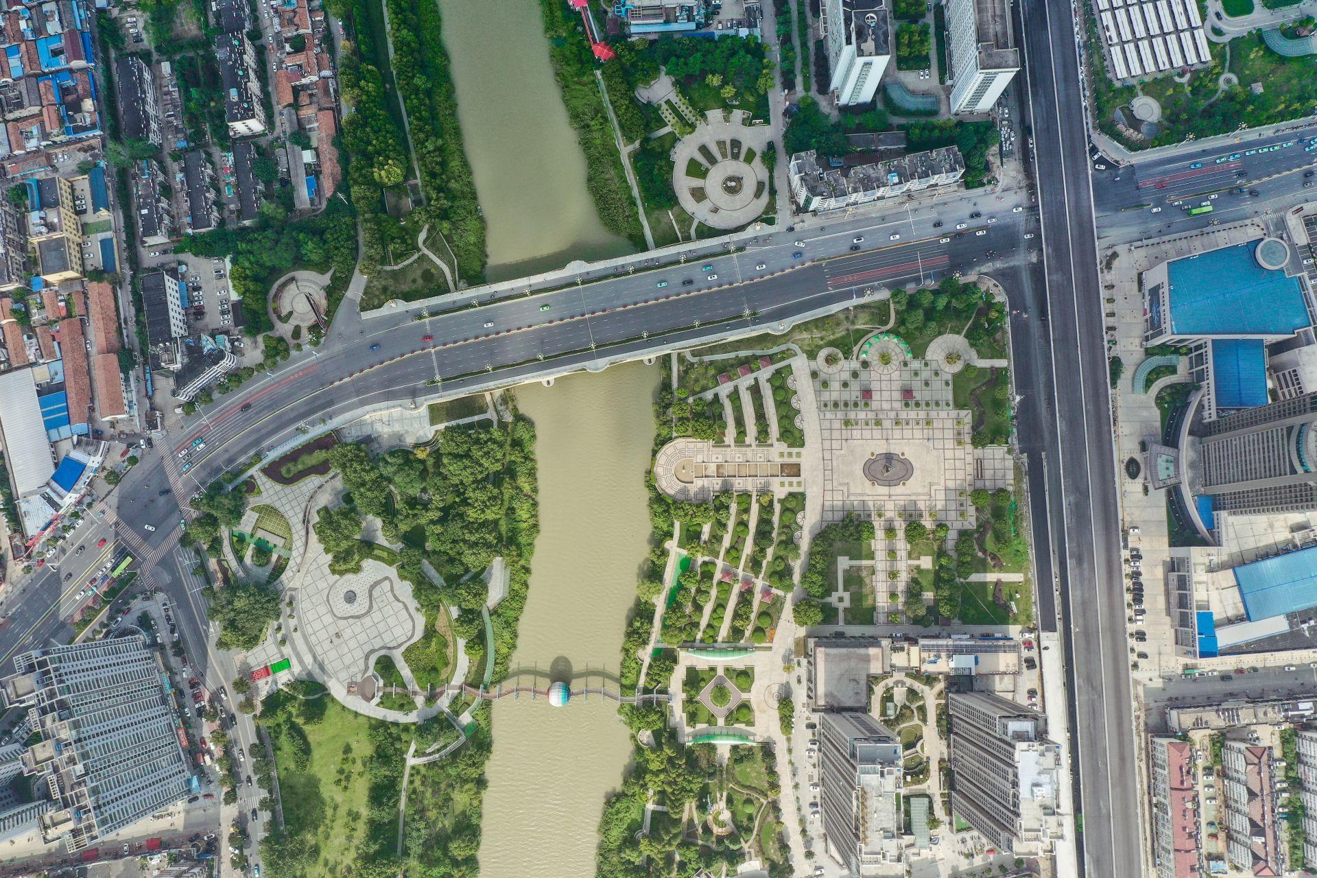 全球氣候變化與地理因素的關(guān)聯(lián)性深度探討，最新地理新聞分析